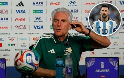 HLV Nam Phi nhắc tên Messi, đặt nghi vấn tiêu chuẩn kép tại World Cup