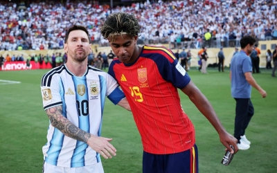 Messi nói gì với Yamal trong khoảnh khắc chuyển giao gây sốt World Cup 2026?