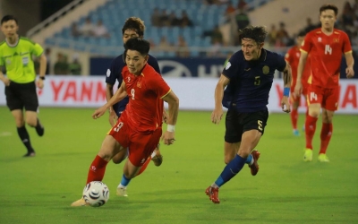 HLV Kim Sang Sik nói gì sau khi ĐT Việt Nam giành vé vào bán kết?