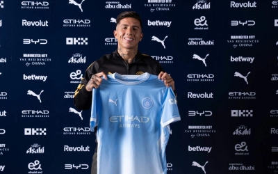 CHÍNH THỨC: Enzo Fernandez gia nhập Manchester City