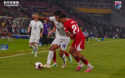CĐV Thái Lan vỡ oà khi đội nhà hạ Indonesia để vô địch FIFA ASEAN Cup