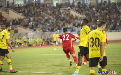 Trực tiếp Việt Nam 1-1 Dortmund: Tiến Linh lên tiếng (HẾT HIỆP 1)