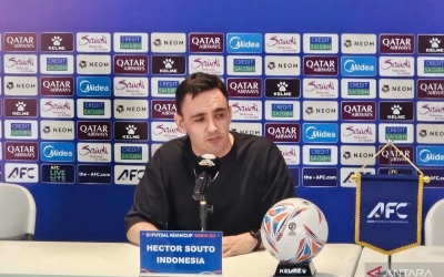 HLV Tây Ban Nha: 'Cả thế giới đã mong Indonesia thắng Iran'