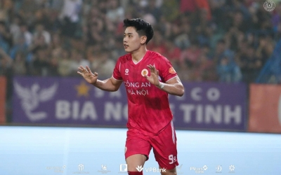 Đình Bắc nói lời gan ruột khi lập cột mốc lịch sử ở V-League