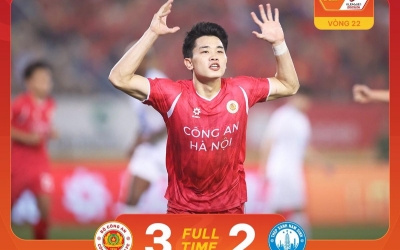 Đình Bắc lập cú đúp, CAHN 99% vô địch V-League