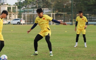 CHÍNH THỨC: Thủ môn cao nhất lịch sử bị loại ở tuyển Việt Nam