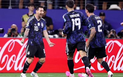 Messi lại làm nên lịch sử, Argentina toàn thắng ở vòng bảng