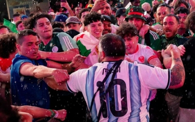 Biến căng giữa CĐV Argentina và Algeria tại World Cup khiến cảnh sát phải vào cuộc