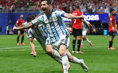 Lionel Messi thường xuyên 'đi bộ' nhưng thống kê siêu khủng