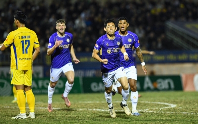 Trực tiếp SLNA 0-3 Hà Nội: Phòng thủ hớ hênh