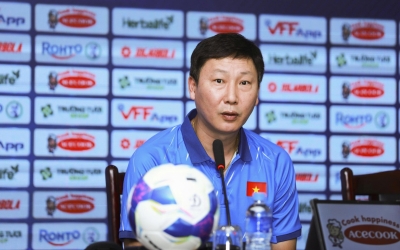 HLV Kim Sang Sik: 'Tôi háo hức khi lần đầu làm việc với Hoàng Hên, Văn Hậu'