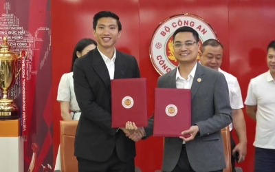 Đoàn Văn Hậu báo tin cực vui cùng CLB CAHN