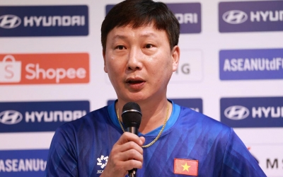 HLV Kim Sang-sik tuyên bố cứng trước trận gặp ĐT Singapore tại AFF Cup
