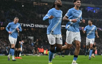 Thị uy sức mạnh, Man City áp sát ngôi đầu Arsenal