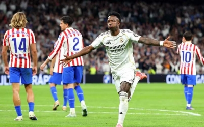 Vinícius lập cú đúp, Real Madrid thắng nghẹt thở derby Madrid