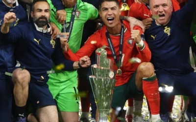 Cristiano Ronaldo vẫn chiếm trọn spotlight dù không ra sân