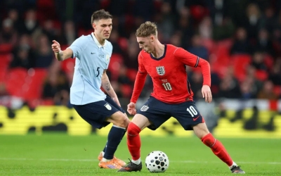 Sao MU gây sốc: nhận 2 thẻ vàng, vẫn không bị truất quyền thi đấu