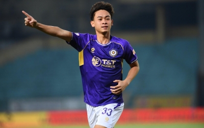 Liên tiếp lập công, trung vệ 20 tuổi cao 1m83 gây sốt V.League