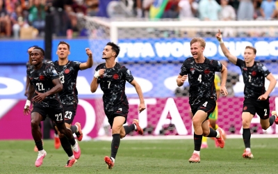 Hạ Nam Phi phút bù giờ, Canada lần đầu vào vòng 1/8 World Cup
