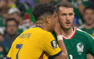 Quên luật mới, ngôi sao Arsenal nhận thẻ đỏ khó tin ở World Cup