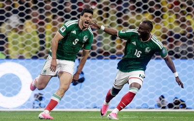 Đánh bại Ecuador, Mexico lần đầu thắng knock-out World Cup sau 40 năm