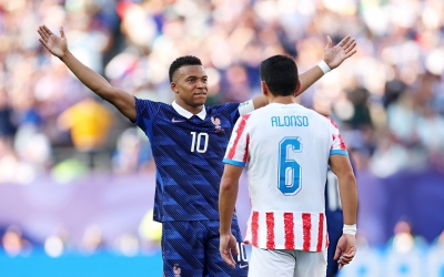 Mbappe tỏa sáng, Pháp nhọc nhằn vào tứ kết World Cup