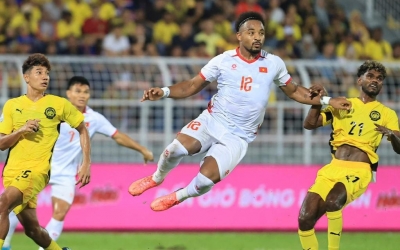 NÓNG: Trọng tài Nhật Bản có thể hoãn trận Việt Nam vs Malaysia vì mưa, sét
