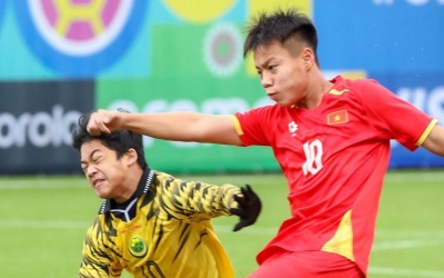 CĐV ĐNÁ phản ứng mạnh khi Việt Nam sút hỏng penalty, thua 3-4 ở World Cup