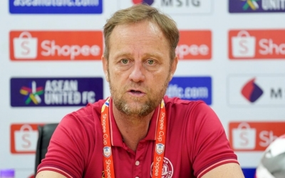 HLV Polking thừa nhận bài học đau đớn sau trận thua Tampines