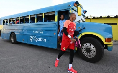 Curaçao gây sốt với màn di chuyển bằng xe buýt không cửa sổ trước World Cup 2026