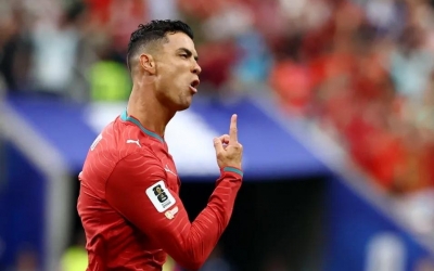 Ronaldo bỏ ngang phỏng vấn vì bị hỏi về Messi