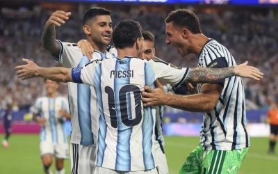 Ngôi sao Argentina 'tính sổ' huyền thoại MU sau trận thắng tuyển Anh