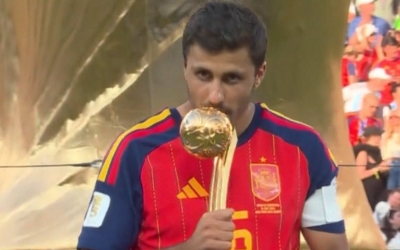 Rodri vượt Messi, giành danh hiệu QBV World Cup 2026