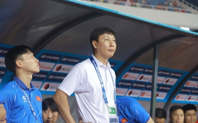 HLV Kim Sang Sik đứng trước cột mốc lịch sử hiếm có tại AFF Cup