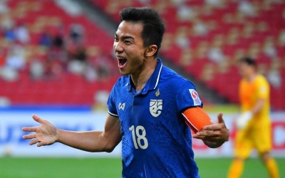'Messi Thái Lan' làm điều đặc biệt với đàn em sau thất bại trước Việt Nam