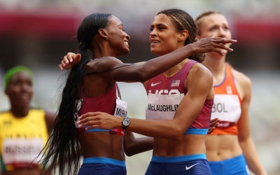 VIDEO: Hai chân chạy người Mỹ phá kỷ lục thế giới ở nội dung 400m rào nữ