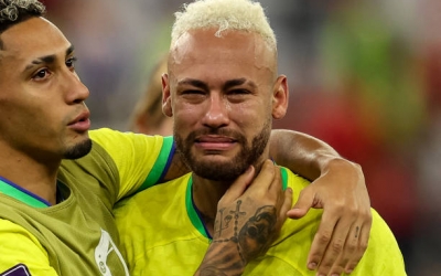Đẹp tuyệt vời khoảnh khắc con trai Perisic 'lau khô' nước mắt Neymar