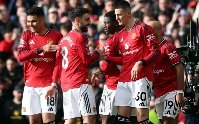 Thắng ngược dòng Palace, MU vào top 3 Ngoại hạng Anh