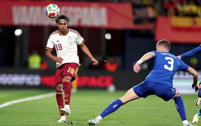 Yamal im tiếng, Tây Ban Nha vẫn thắng dễ Serbia