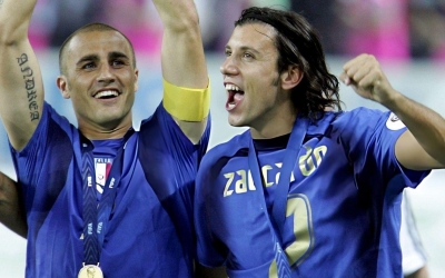 Nhà vô địch World Cup tìm đội bóng mới qua mạng xã hội