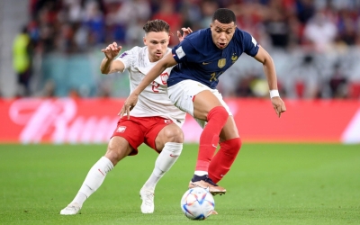 Trực tiếp Pháp 0-0 Ba Lan: Tấn công như 'sóng vỗ bờ'