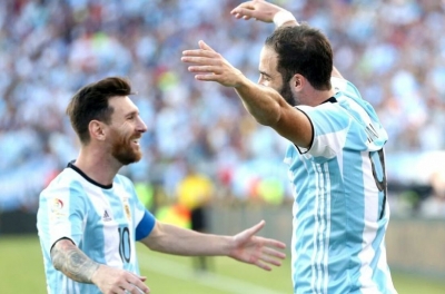 Người khiến sự nghiệp của Messi chưa thể viên mãn tuyên bố giải nghệ