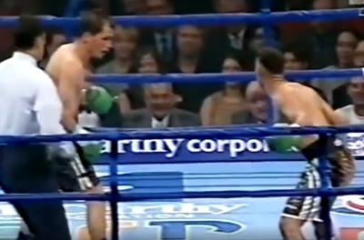 VIDEO: Nhà vô địch Boxing vừa nhảy vừa đánh, làm nhục đối thủ ngay trên võ đài