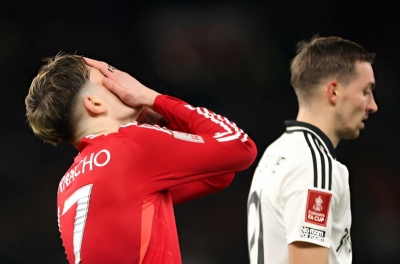 Sai lầm trên chấm 11m, MU bị Fulham loại khỏi FA Cup