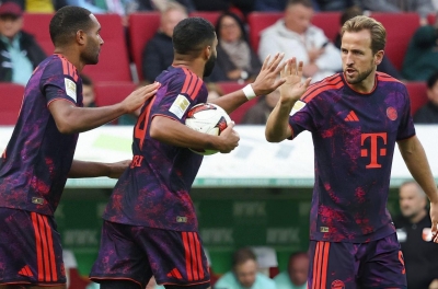 VAR 3 lần từ chối bàn thắng, Bayern Munich ngậm đắng trước Augsburg