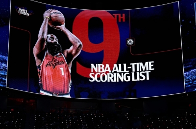 'Thần râu' Harden lọt top 9 ngôi sao ghi nhiều điểm nhất lịch sử NBA