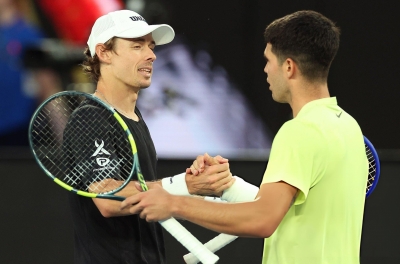 'Hủy diệt' De Minaur, Alcaraz lần đầu vào bán kết Australian Open