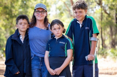 Học sinh lớp 9 bơi nhiều giờ ngoài biển khơi để cứu sống gia đình