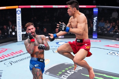 Cao thủ Trung Quốc triệt hạ đối thủ bất thành, nhận cái kết đắng ở UFC 326