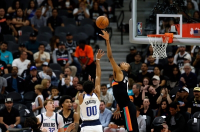 Khổng lồ bóng rổ 2m24 một tay che trời, nhận danh hiệu quý giá ở NBA